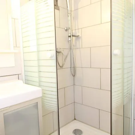 شقة Renove Avec Grande Terrasse, Climatisation, Parking Prive, Proche Commerces Et Thermes - Fr-1-553-192 *